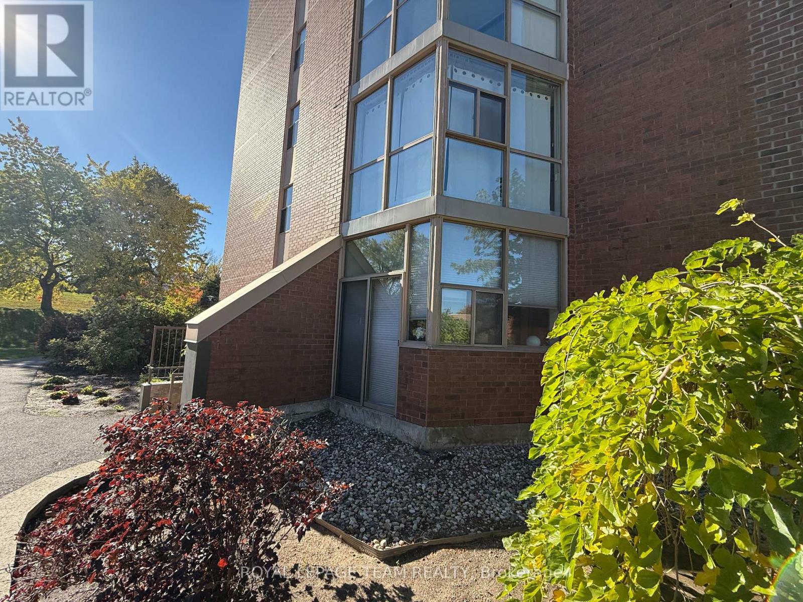 102 - 2760 Carousel Crescent, Ottawa, Ontario  K1T 2N4 - Photo 3 - X12463159