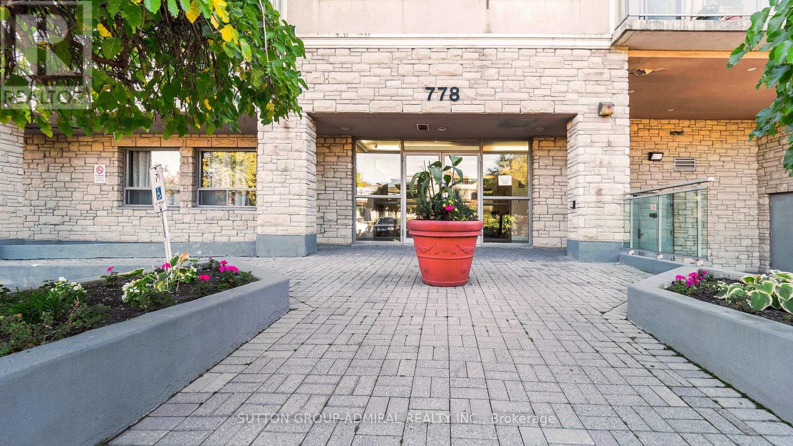 303 - 778 Sheppard Avenue W, Toronto (Bathurst Manor), Ontario  M3H 6B7 - Photo 4 - C12472214