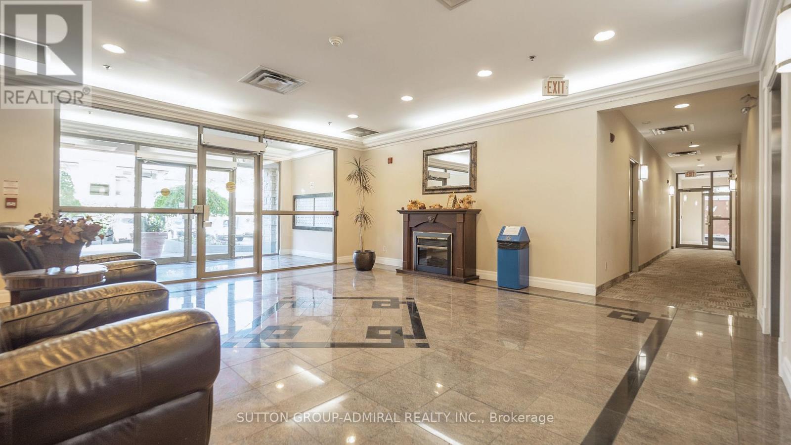 303 - 778 Sheppard Avenue W, Toronto (Bathurst Manor), Ontario  M3H 6B7 - Photo 5 - C12472214