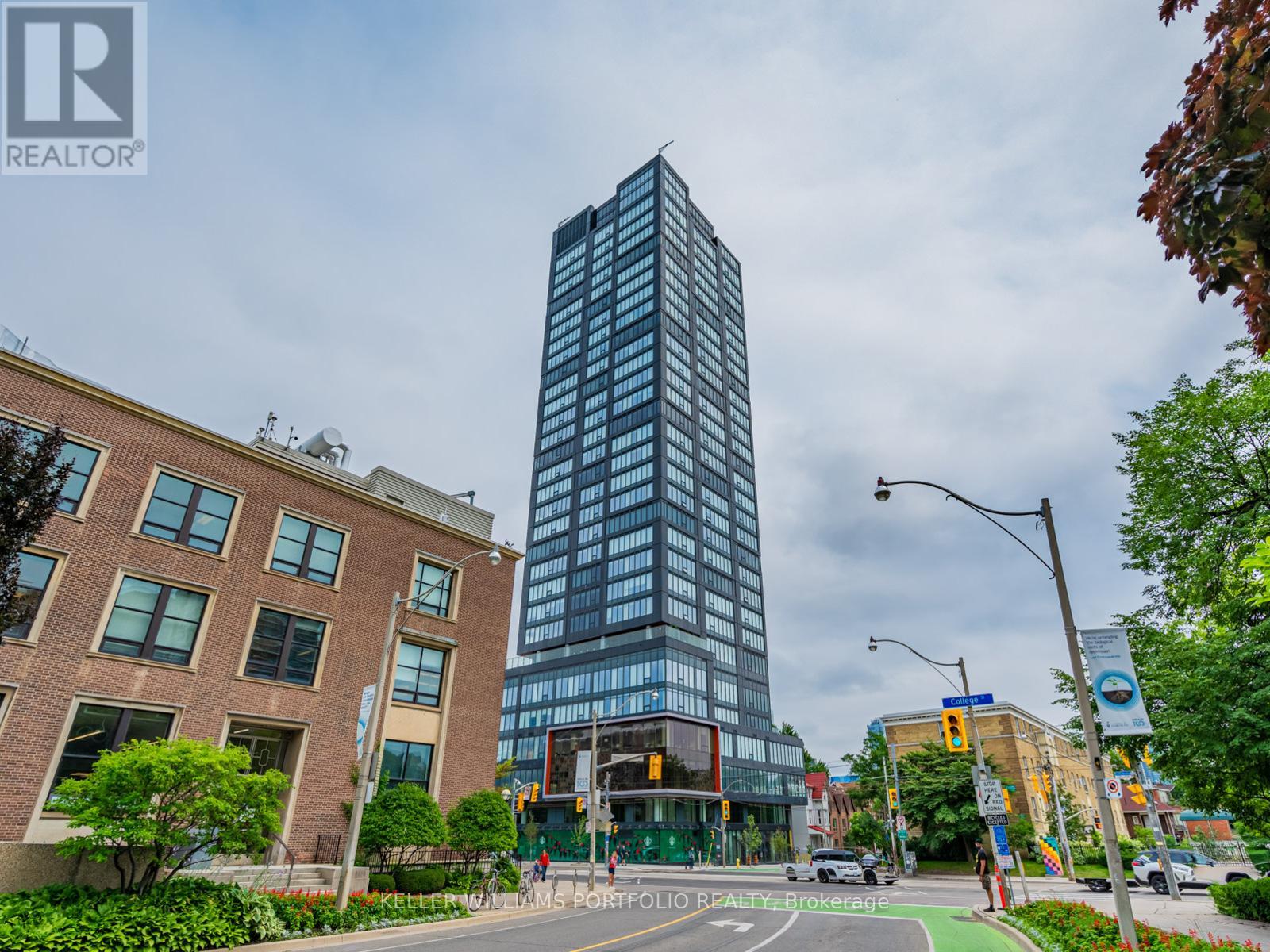 1702 - 203 COLLEGE STREET, Toronto, Ontario