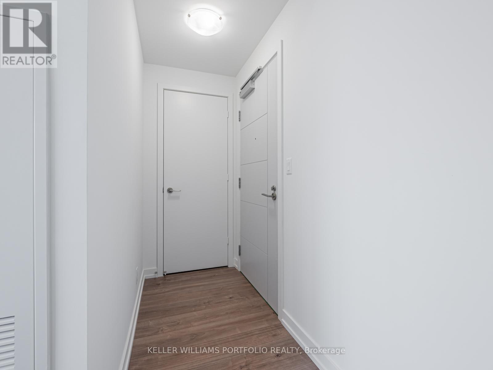 1702 - 203 College Street, Toronto, Ontario  M5T 0C8 - Photo 2 - C12472242