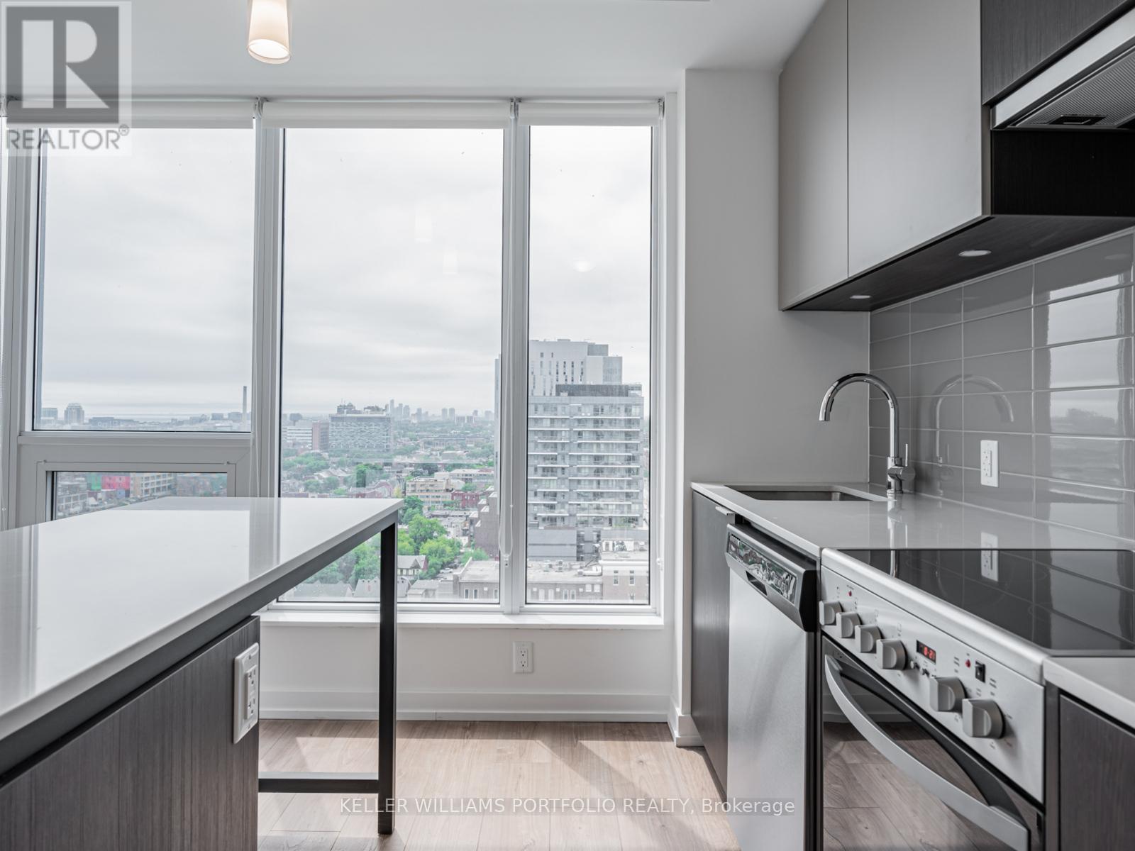 1702 - 203 College Street, Toronto, Ontario  M5T 0C8 - Photo 6 - C12472242