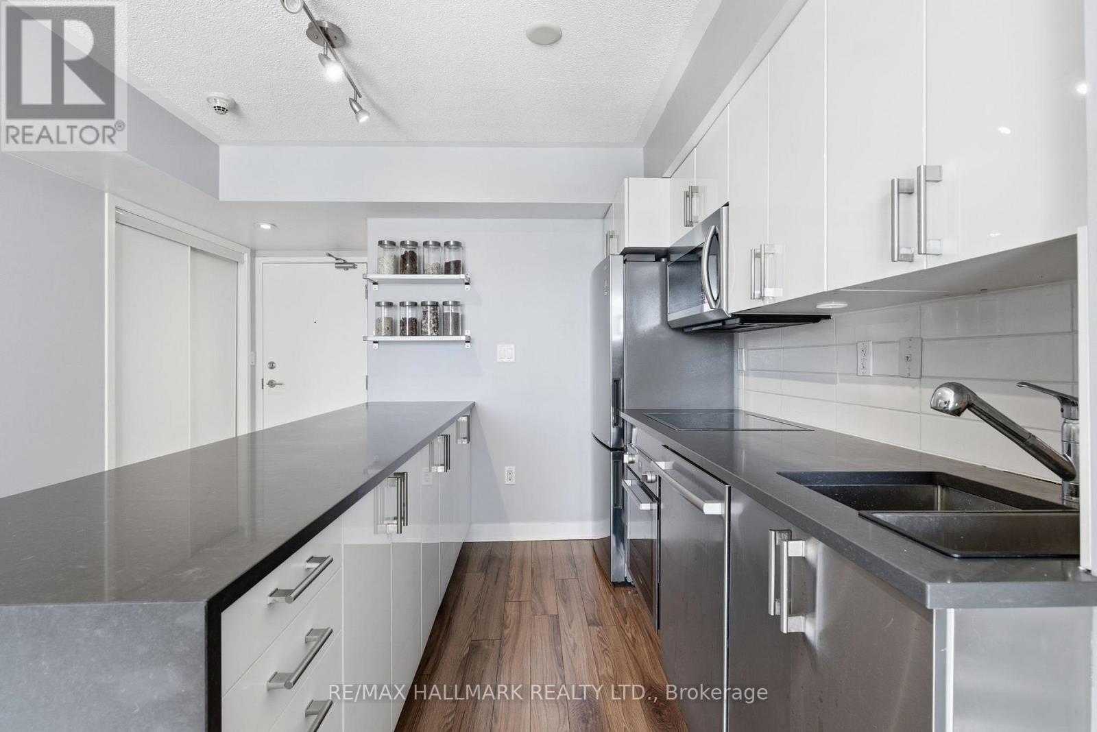 15 Brunel Court, Toronto, Ontario  M5V 3Y6 - Photo 4 - C12472257