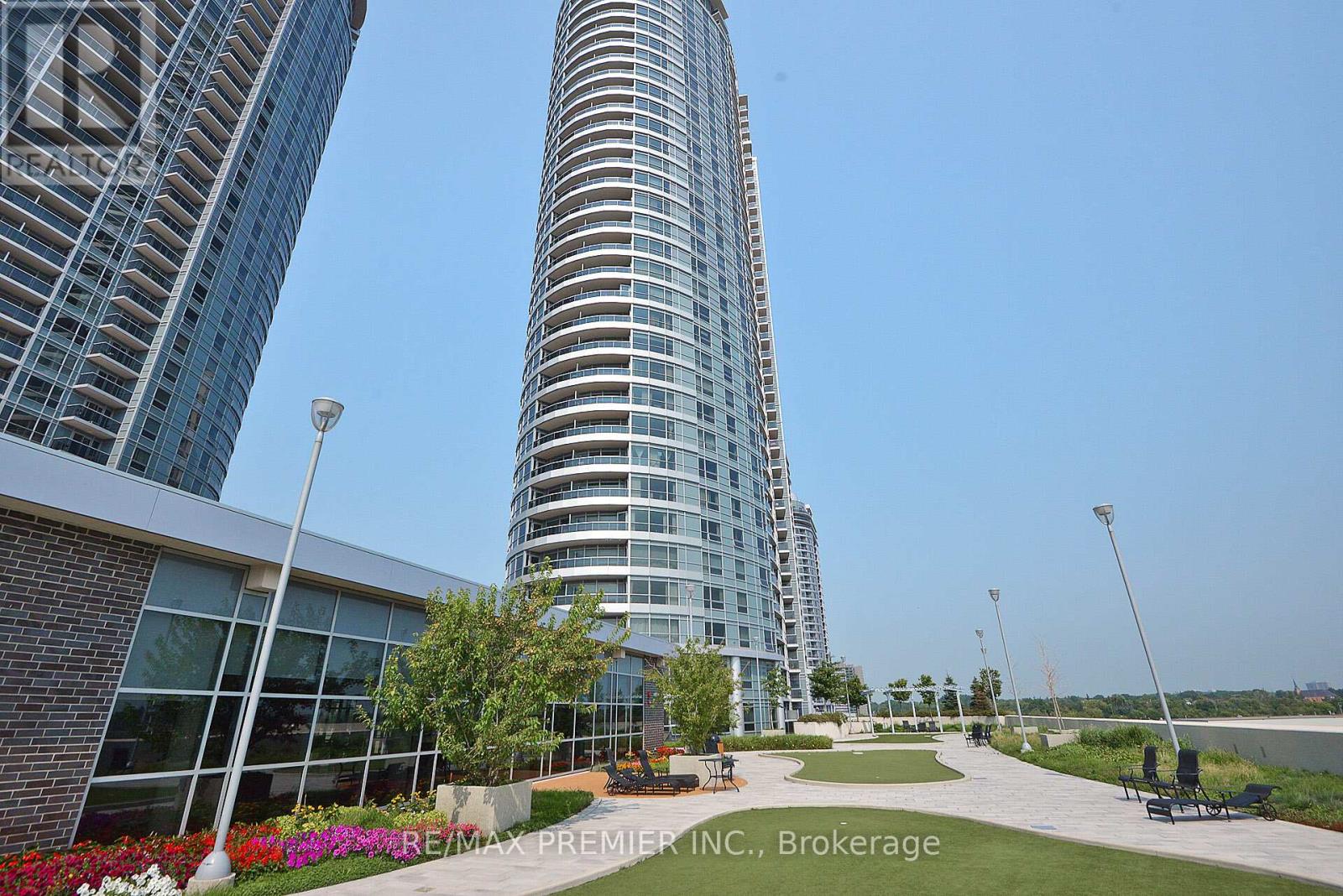 318 - 135 VILLAGE GREEN SQUARE, Toronto, Ontario