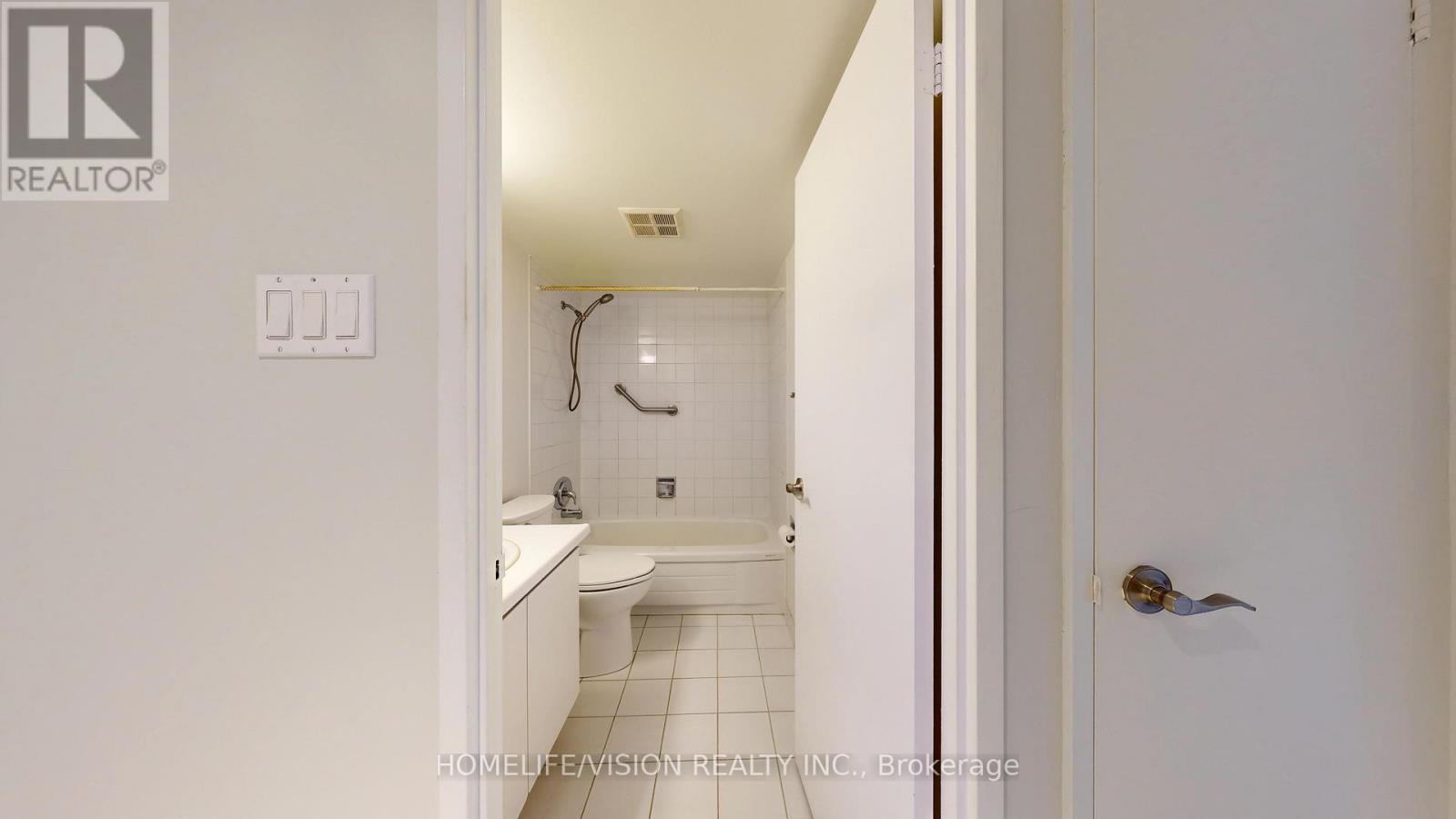 1010 - 7420 Bathurst Street, Vaughan (Brownridge), Ontario  L4J 6X4 - Photo 10 - N12472237