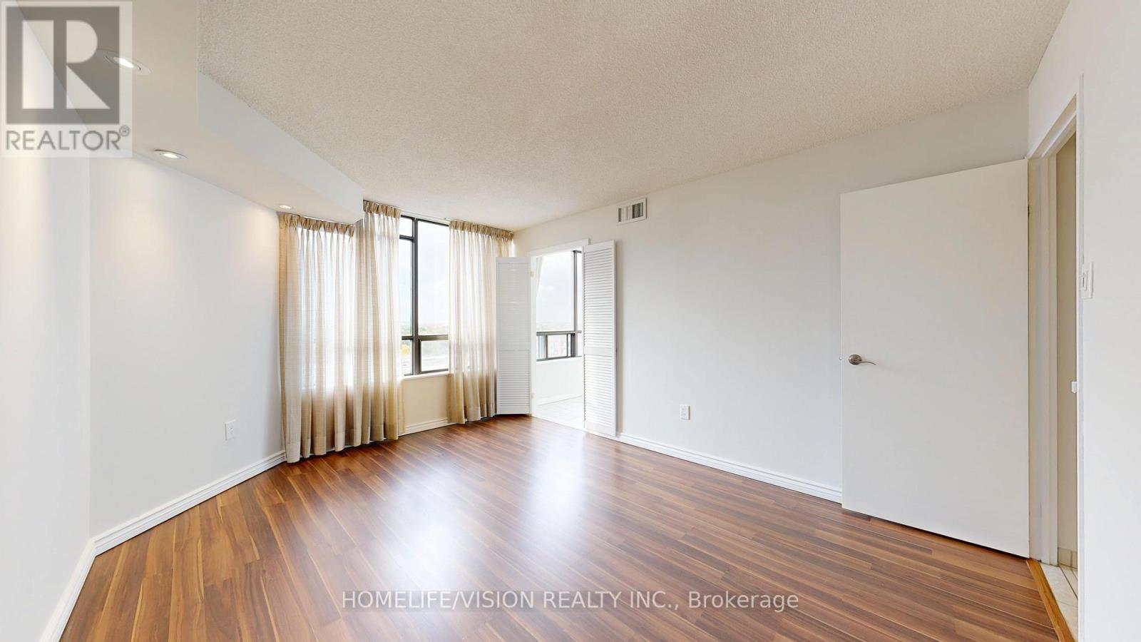 1010 - 7420 Bathurst Street, Vaughan (Brownridge), Ontario  L4J 6X4 - Photo 13 - N12472237