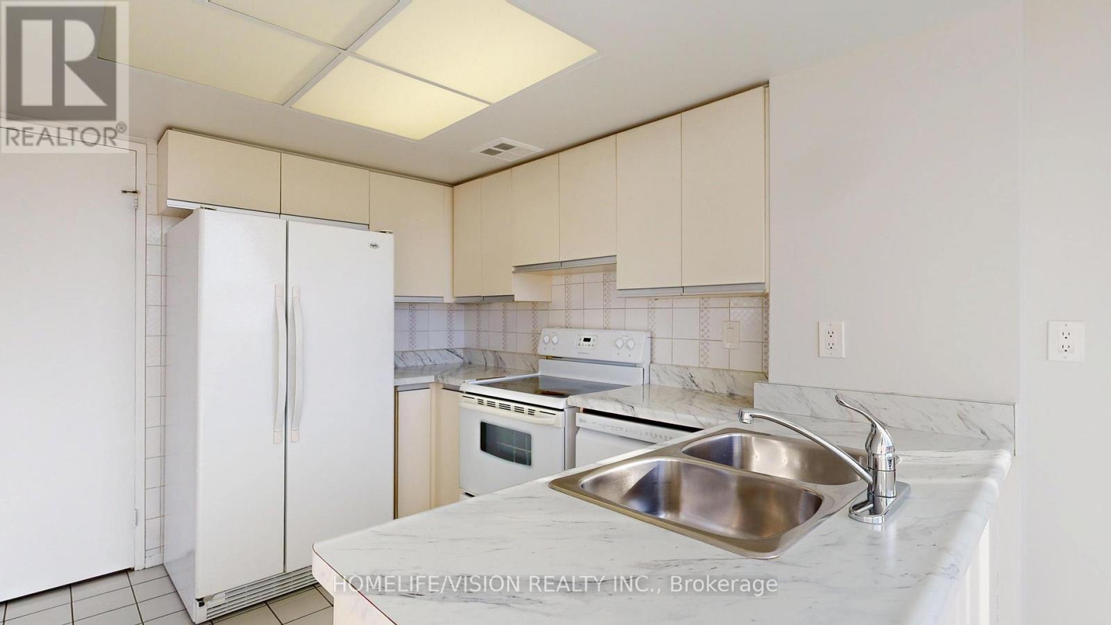 1010 - 7420 Bathurst Street, Vaughan (Brownridge), Ontario  L4J 6X4 - Photo 15 - N12472237