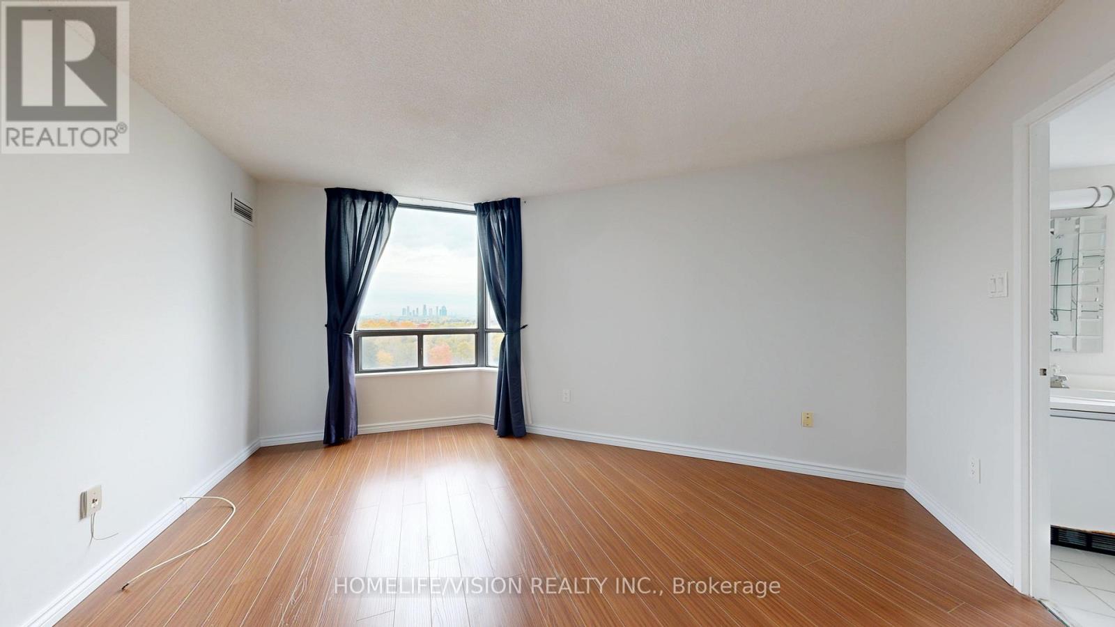 1010 - 7420 Bathurst Street, Vaughan (Brownridge), Ontario  L4J 6X4 - Photo 5 - N12472237