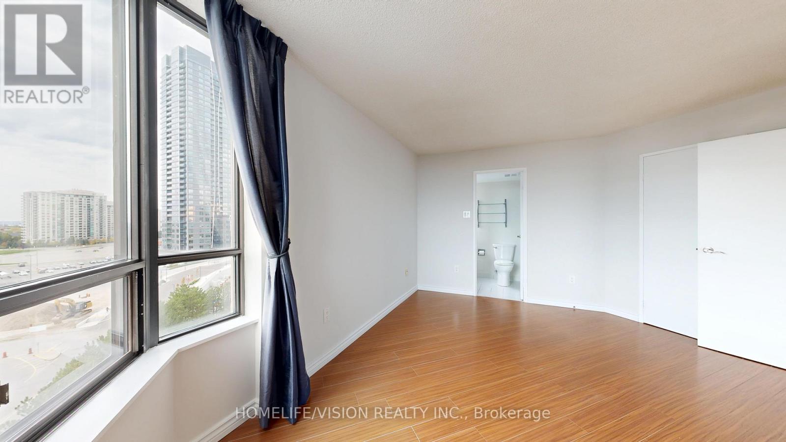 1010 - 7420 Bathurst Street, Vaughan (Brownridge), Ontario  L4J 6X4 - Photo 6 - N12472237
