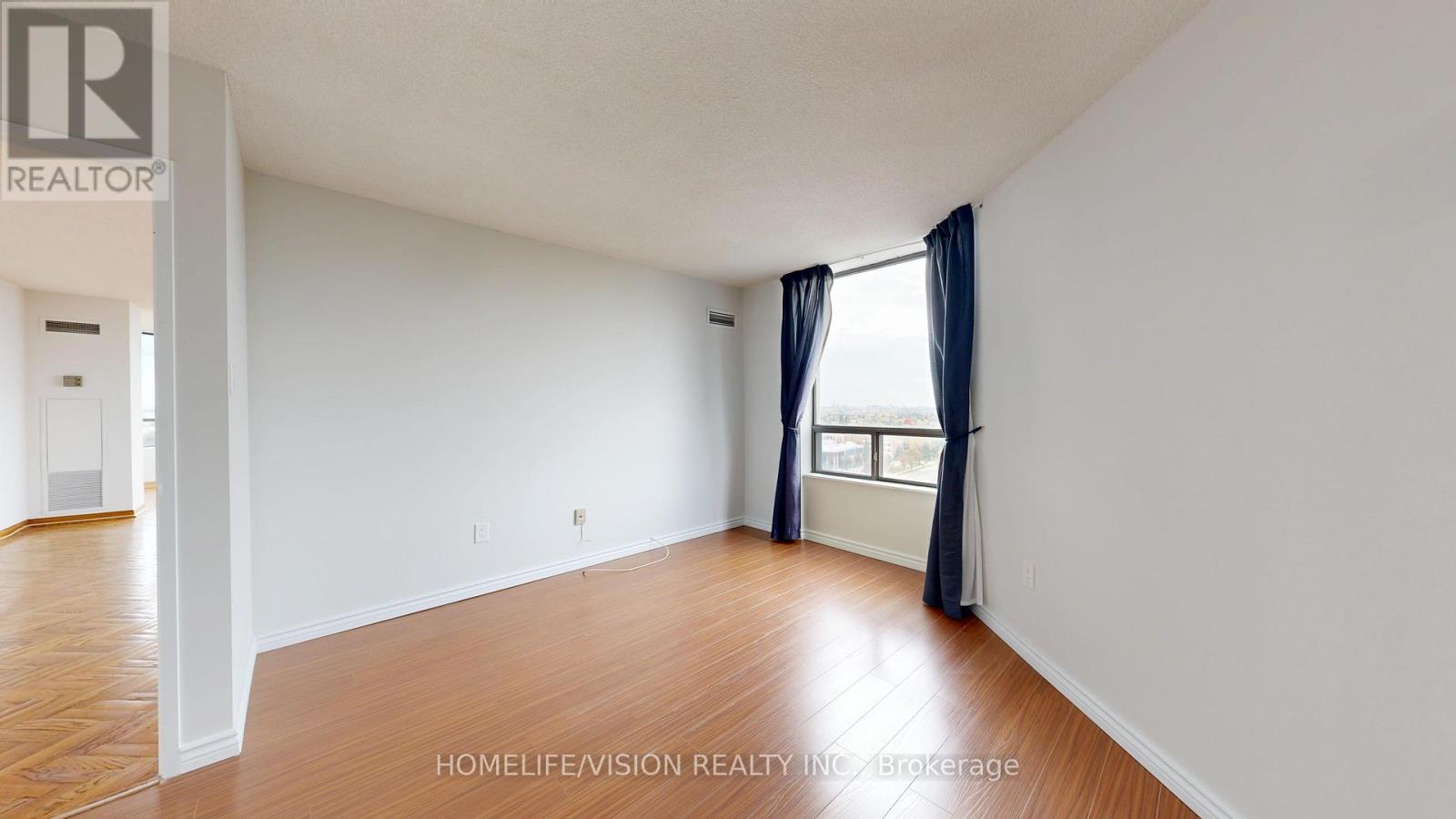 1010 - 7420 Bathurst Street, Vaughan (Brownridge), Ontario  L4J 6X4 - Photo 7 - N12472237