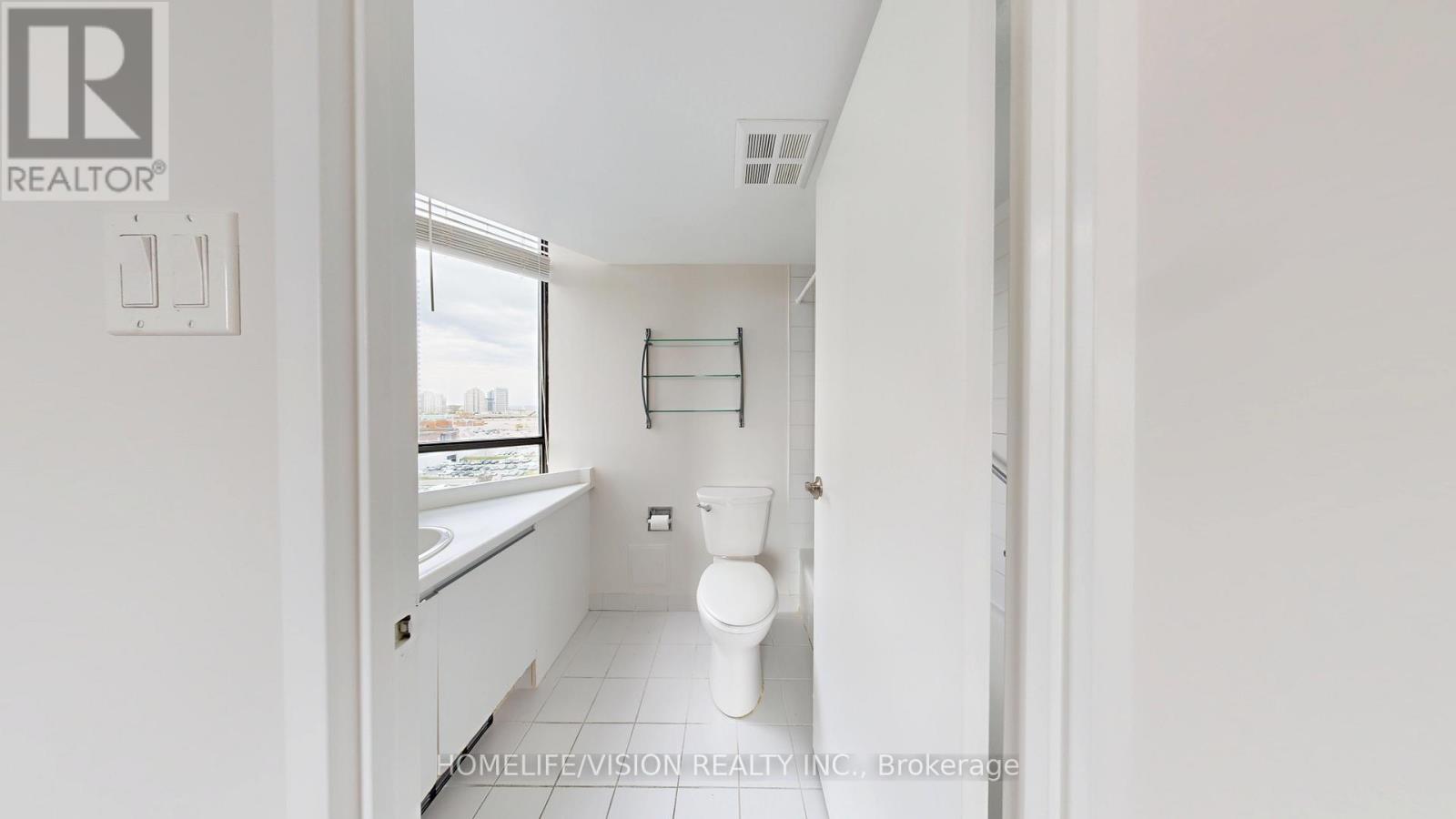 1010 - 7420 Bathurst Street, Vaughan (Brownridge), Ontario  L4J 6X4 - Photo 8 - N12472237