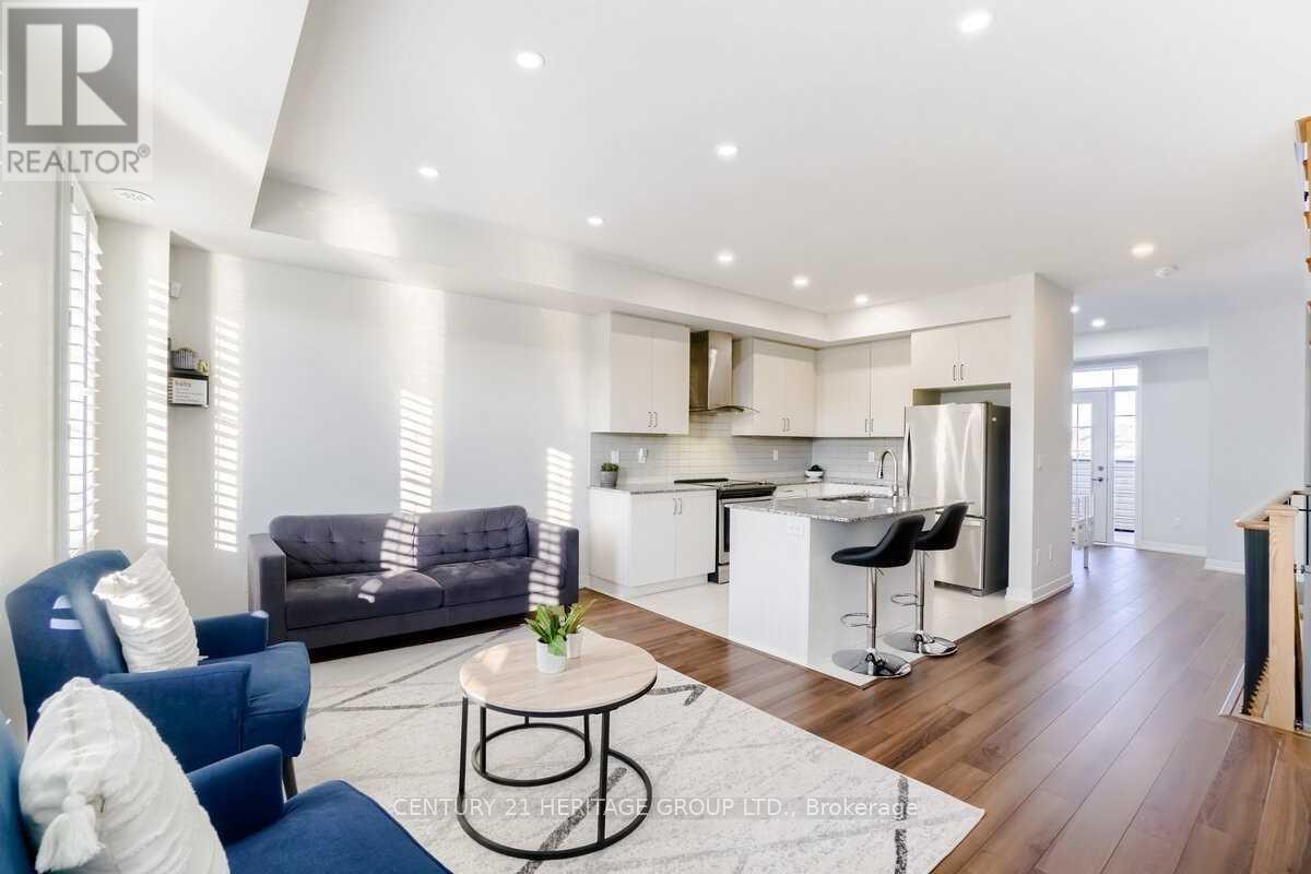 239 Harding Park, Newmarket, Ontario  L3Y 0E1 - Photo 6 - N12472288