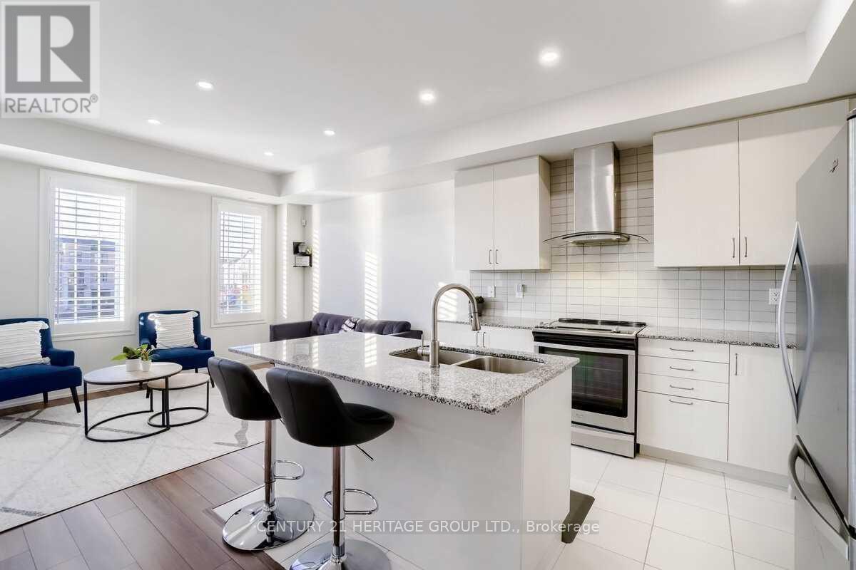 239 Harding Park, Newmarket, Ontario  L3Y 0E1 - Photo 7 - N12472288
