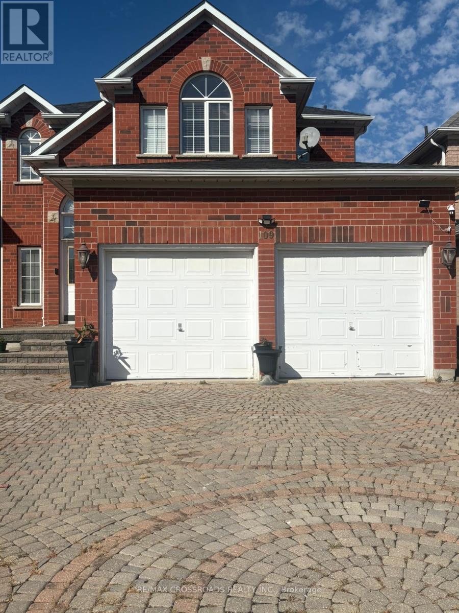 109 Hollybush Drive, Vaughan (Maple), Ontario  L6A 2H3 - Photo 2 - N12472303