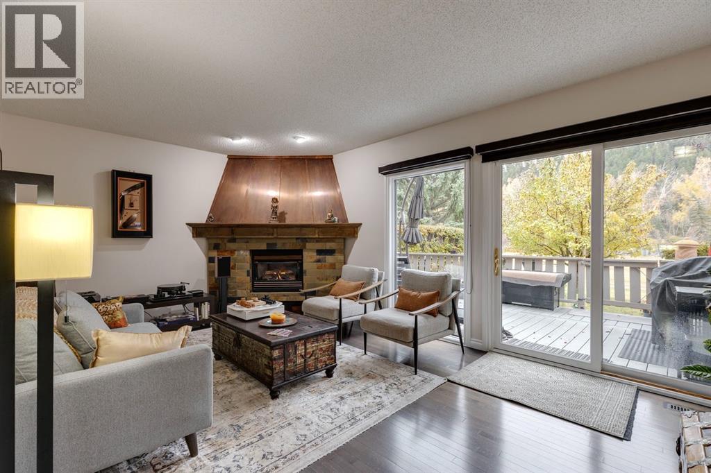 3841 Point Mckay Road Nw, Calgary, Alberta  T3B 4V7 - Photo 5 - A2265055