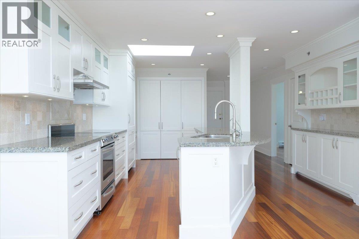 302 2455 Bellevue Avenue, West Vancouver, British Columbia  V7V 1E1 - Photo 2 - R3043202