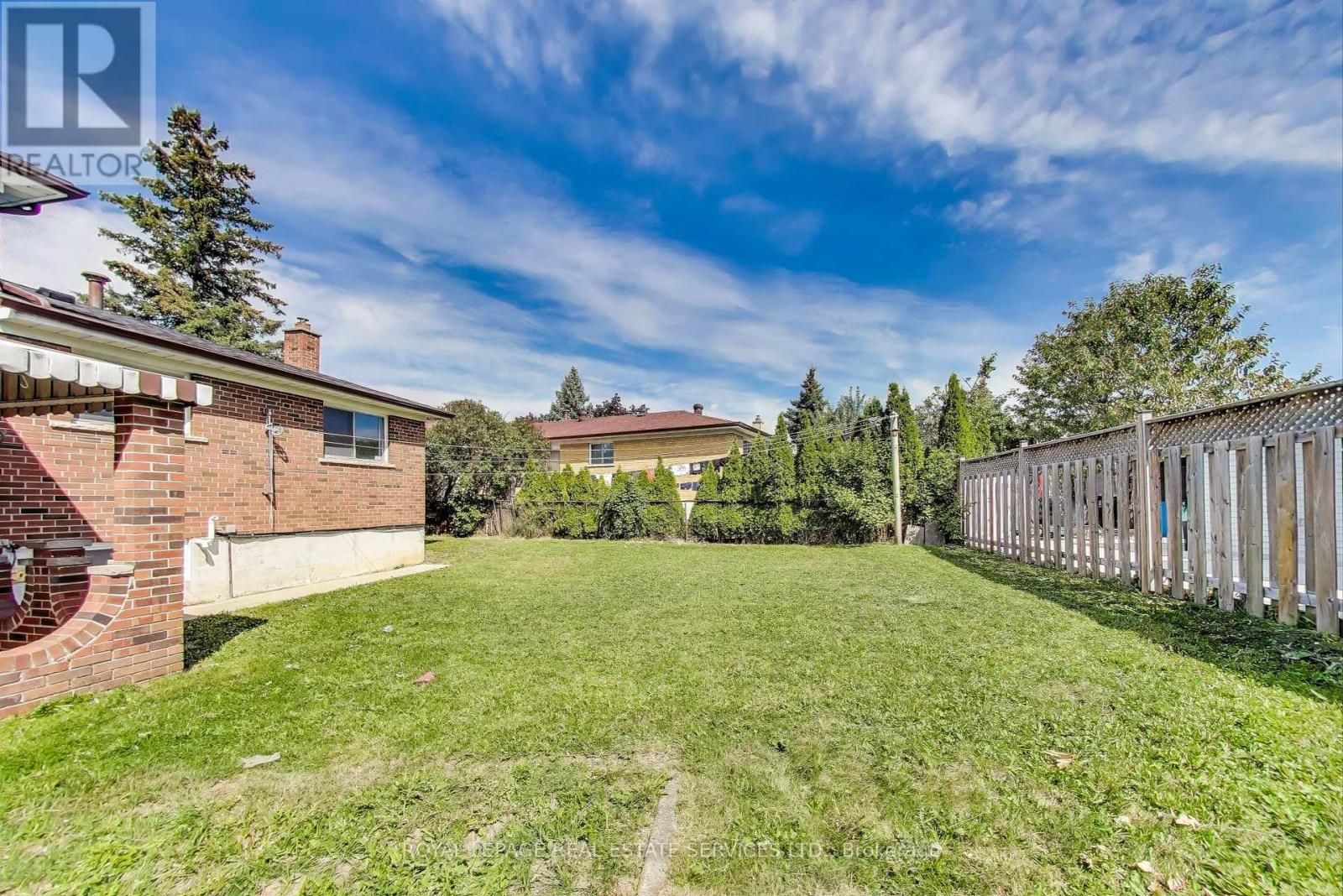 251 Driftwood Avenue, Toronto, Ontario  M3N 2N6 - Photo 27 - W12472211
