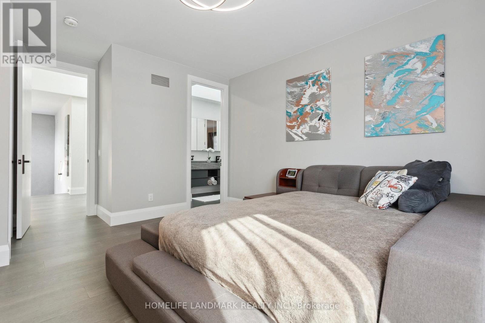 37 Wanita Road, Mississauga (Port Credit), Ontario  L5G 1B3 - Photo 25 - W12472212