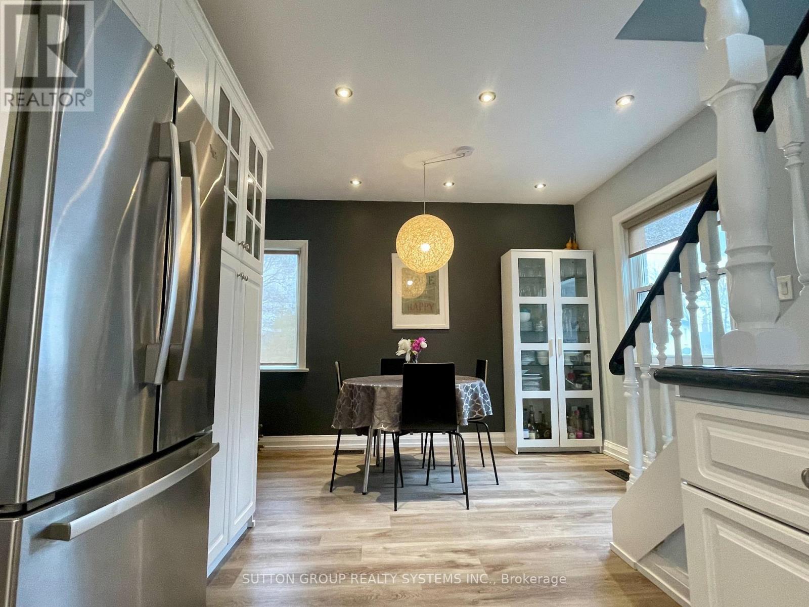 1 Elmlea Avenue, Toronto (Humber Heights), Ontario  M9P 2M6 - Photo 12 - W12472229