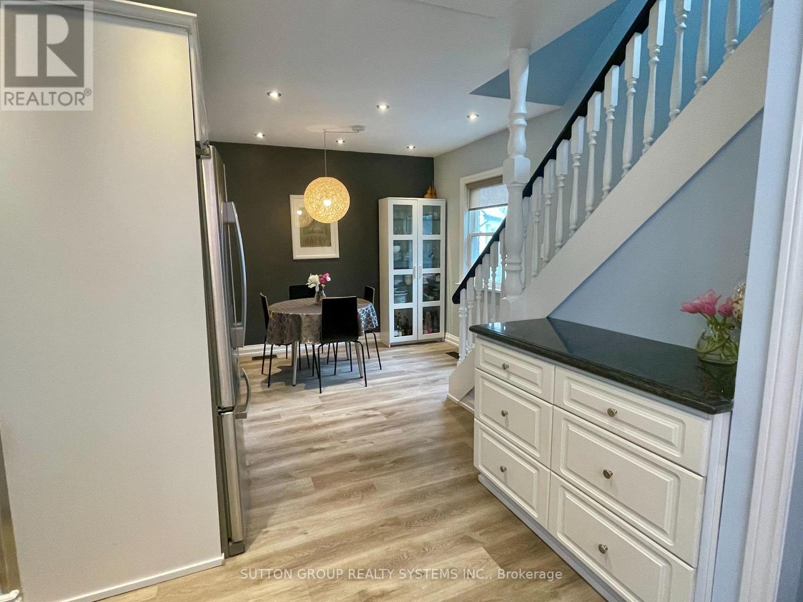 1 Elmlea Avenue, Toronto (Humber Heights), Ontario  M9P 2M6 - Photo 13 - W12472229