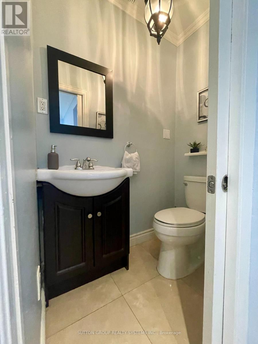 1 Elmlea Avenue, Toronto (Humber Heights), Ontario  M9P 2M6 - Photo 14 - W12472229