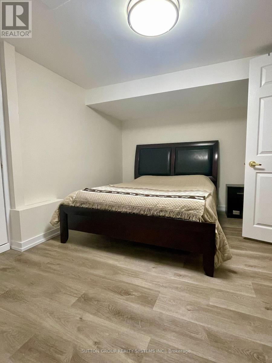 1 Elmlea Avenue, Toronto (Humber Heights), Ontario  M9P 2M6 - Photo 27 - W12472229