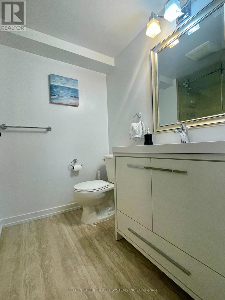 1 Elmlea Avenue, Toronto (Humber Heights), Ontario  M9P 2M6 - Photo 28 - W12472229