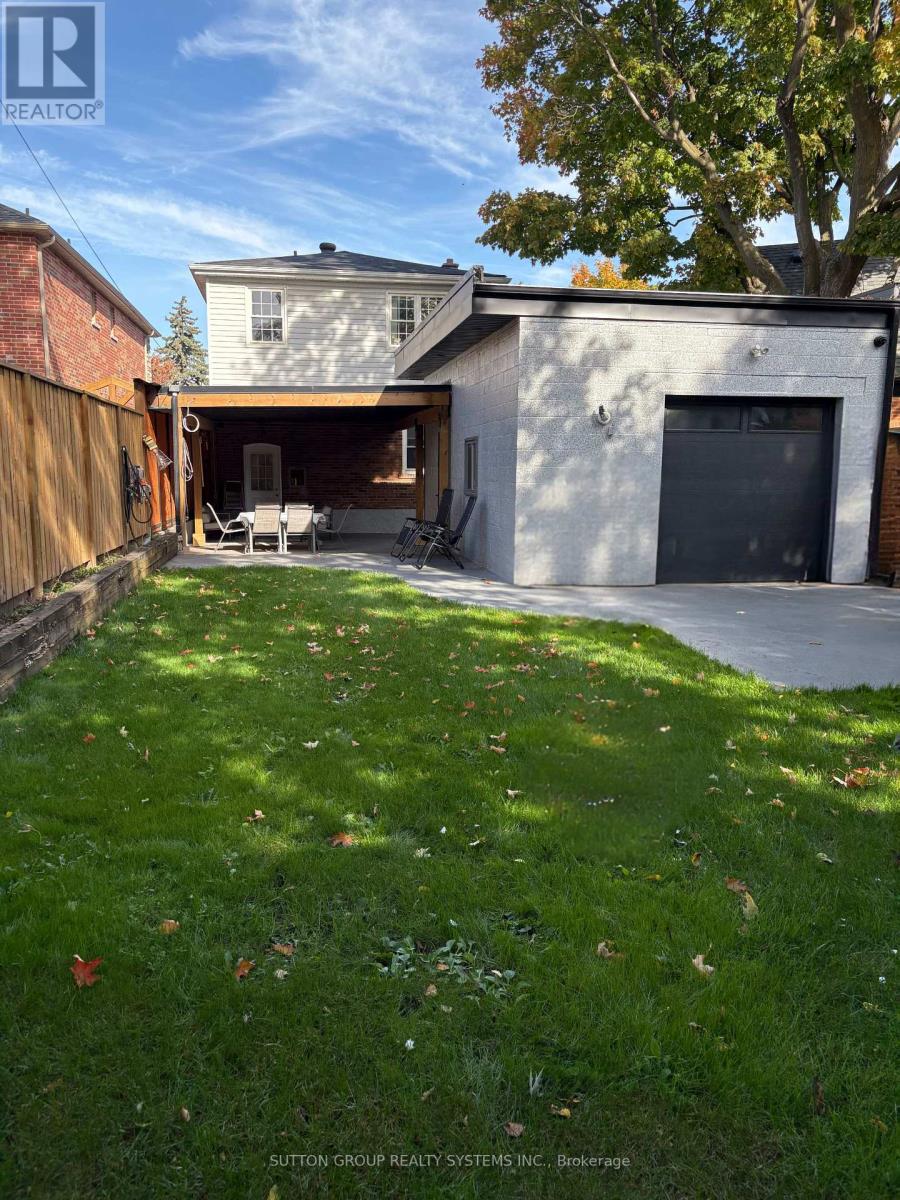 1 Elmlea Avenue, Toronto (Humber Heights), Ontario  M9P 2M6 - Photo 4 - W12472229