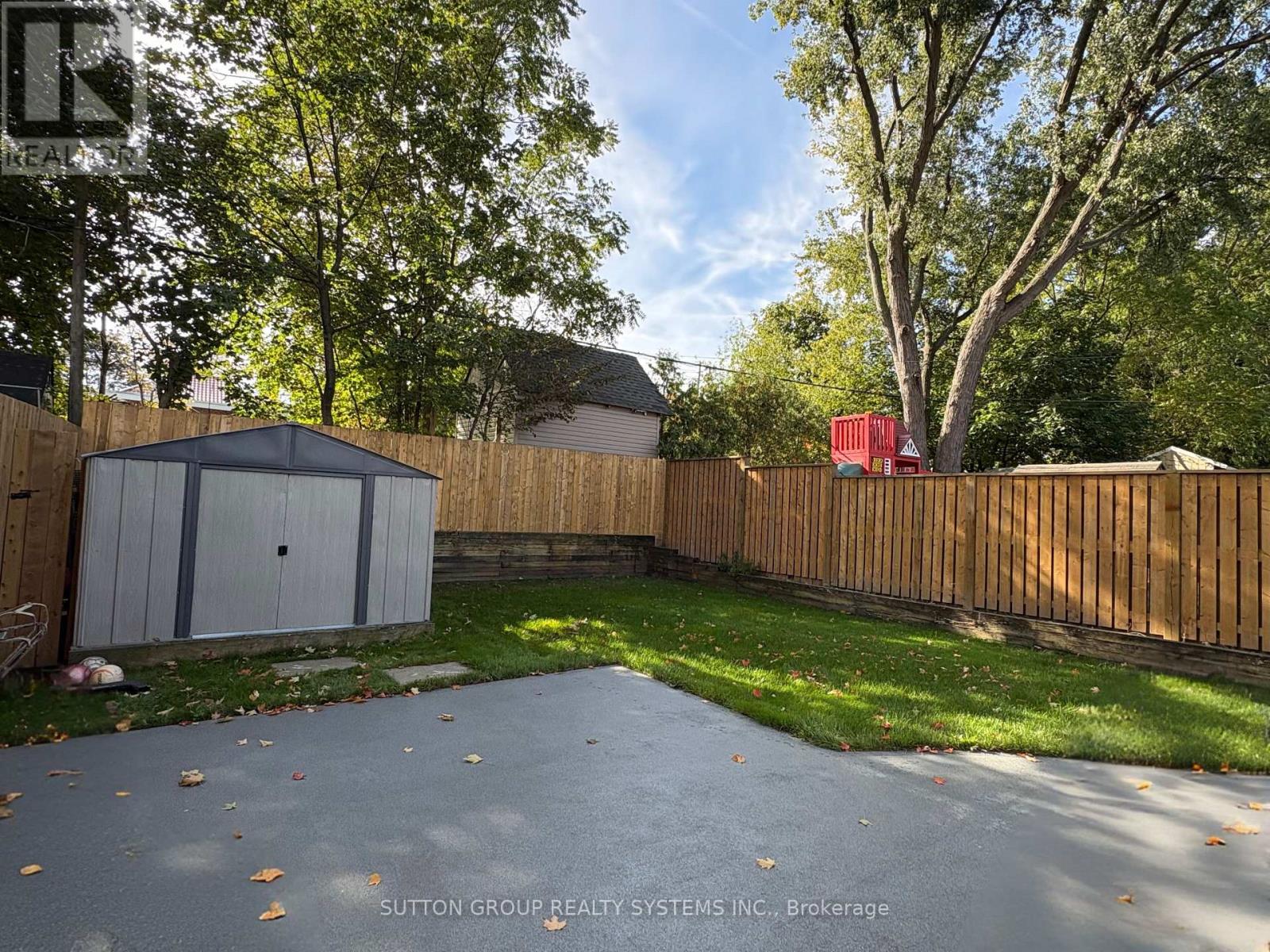 1 Elmlea Avenue, Toronto (Humber Heights), Ontario  M9P 2M6 - Photo 5 - W12472229