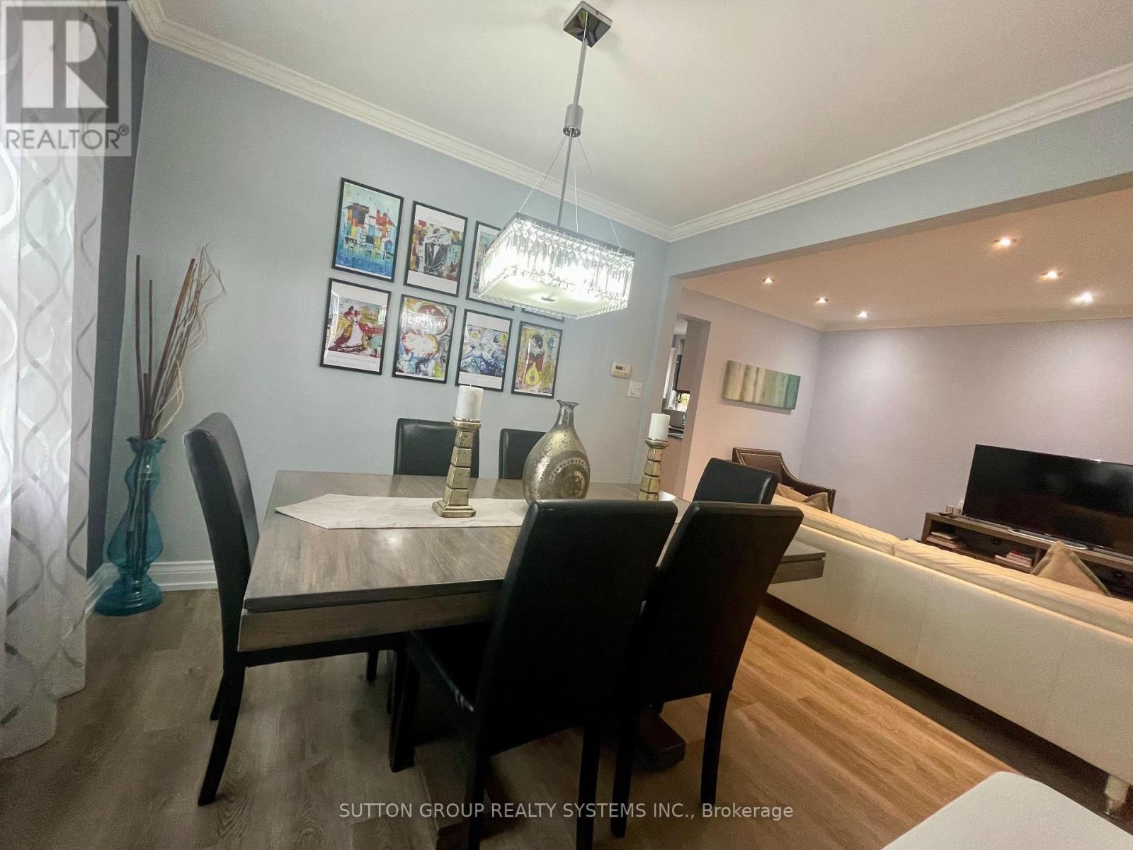 1 Elmlea Avenue, Toronto (Humber Heights), Ontario  M9P 2M6 - Photo 7 - W12472229