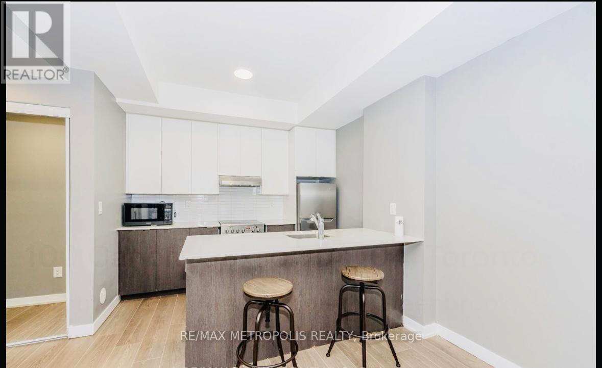 104 - 100 Canon Jackson Drive, Toronto, Ontario  M6M 0C1 - Photo 10 - W12472267