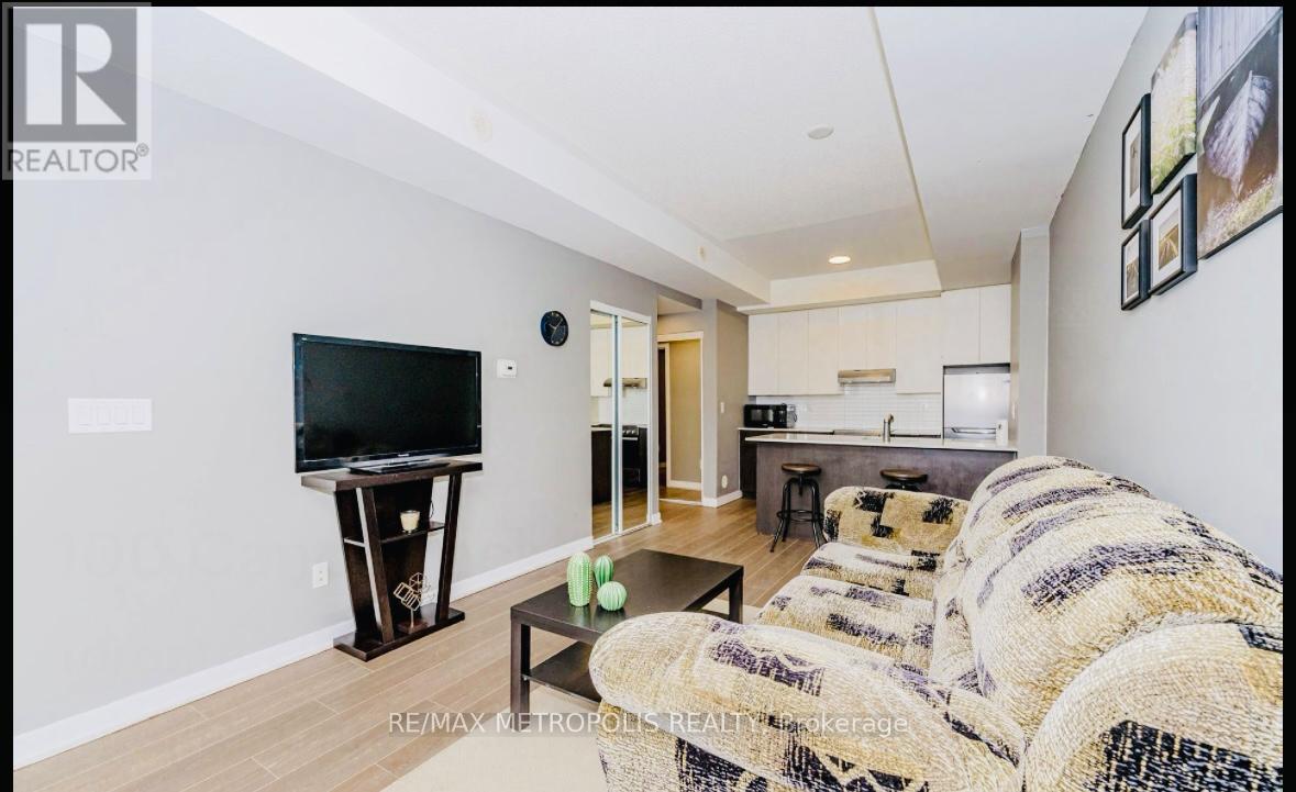 104 - 100 Canon Jackson Drive, Toronto, Ontario  M6M 0C1 - Photo 6 - W12472267