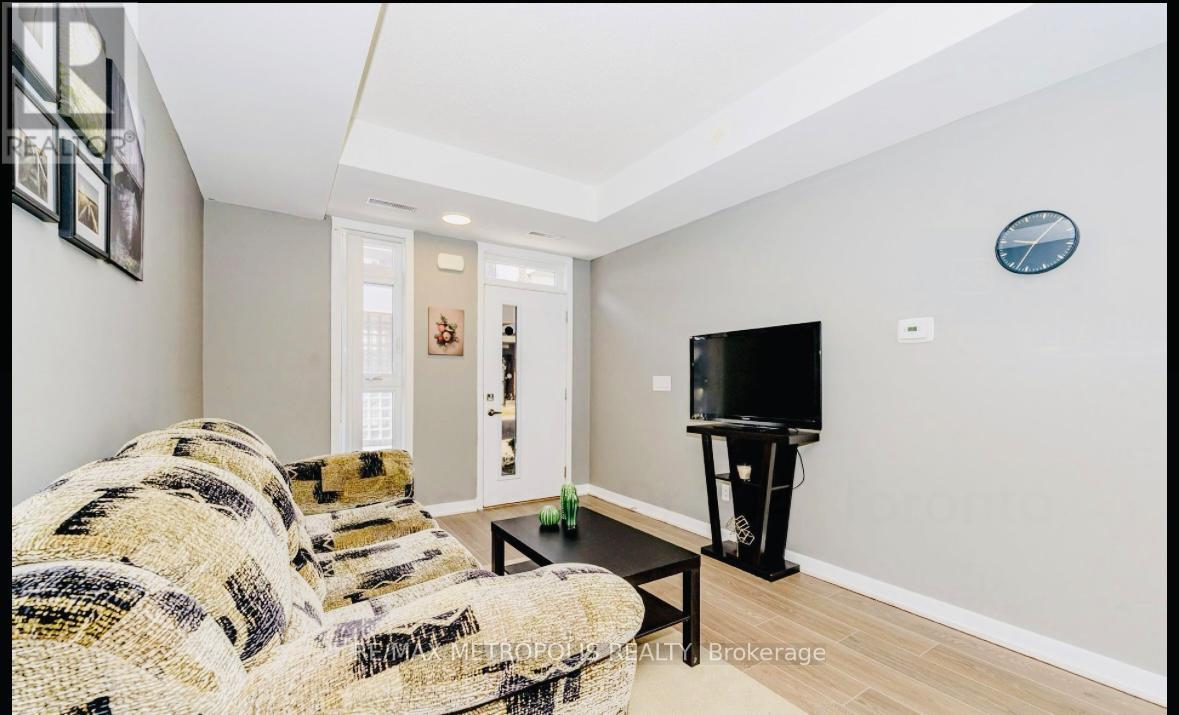 104 - 100 Canon Jackson Drive, Toronto, Ontario  M6M 0C1 - Photo 7 - W12472267
