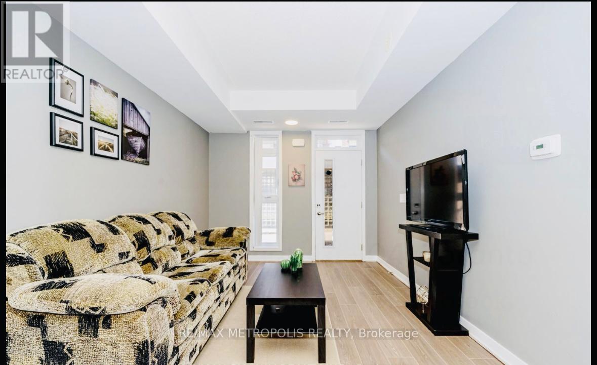 104 - 100 Canon Jackson Drive, Toronto, Ontario  M6M 0C1 - Photo 8 - W12472267