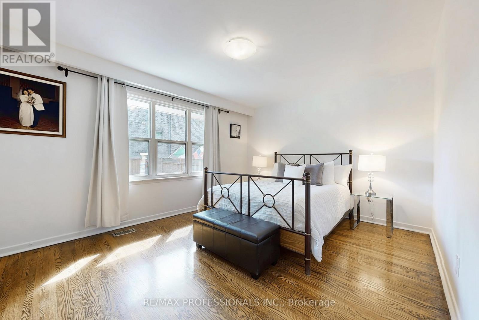3 Hartsdale Drive, Toronto (Willowridge-Martingrove-Richview), Ontario  M9R 2S1 - Photo 17 - W12472275