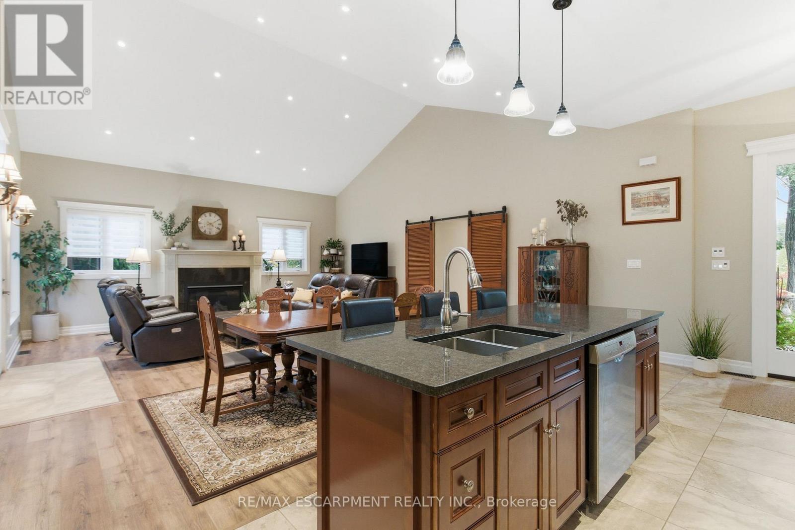 792 Old York Road, Burlington, Ontario  L7P 4X9 - Photo 12 - W12472277