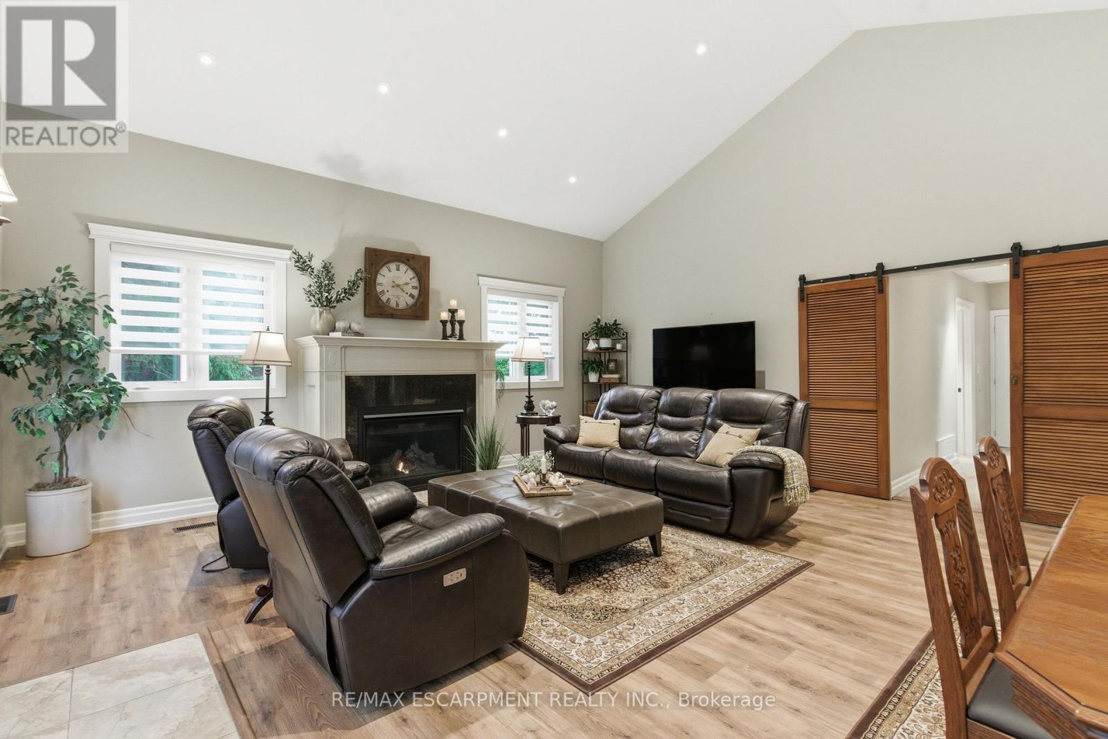 792 Old York Road, Burlington, Ontario  L7P 4X9 - Photo 14 - W12472277