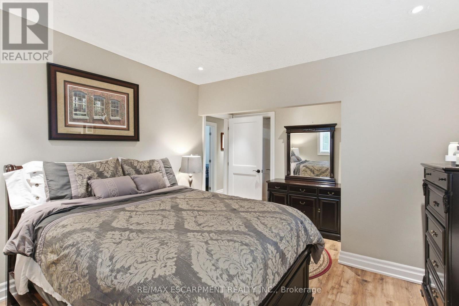 792 Old York Road, Burlington, Ontario  L7P 4X9 - Photo 19 - W12472277
