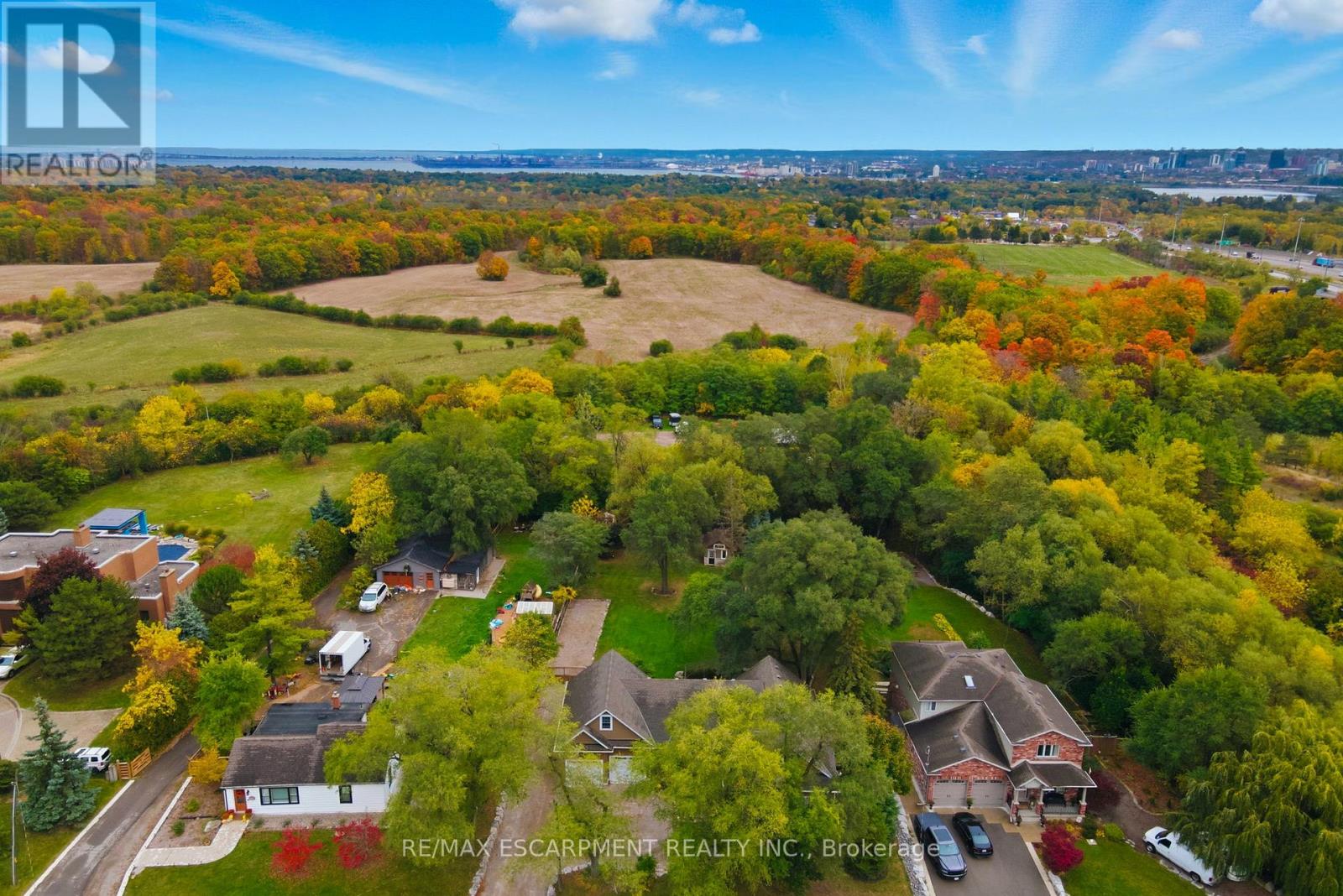 792 Old York Road, Burlington, Ontario  L7P 4X9 - Photo 5 - W12472277