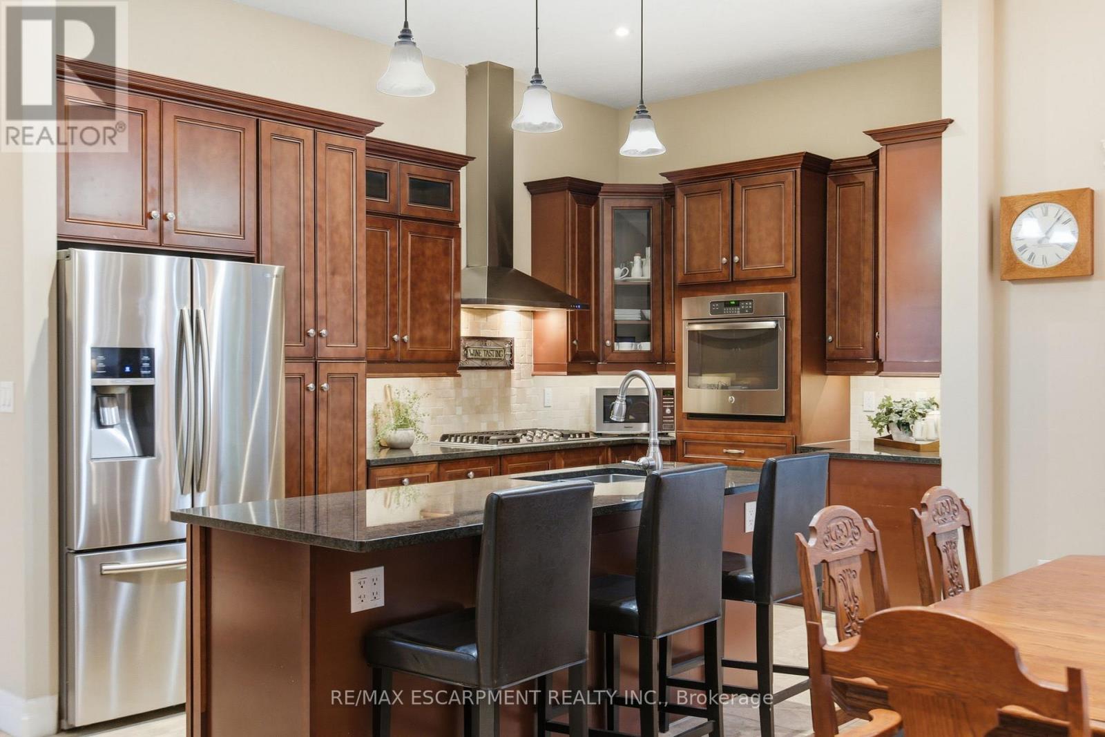 792 Old York Road, Burlington, Ontario  L7P 4X9 - Photo 9 - W12472277