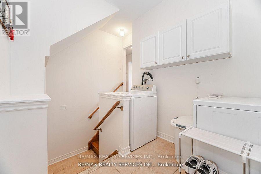 105 Sugarhill Drive, Brampton (Fletcher's Meadow), Ontario  L7A 3X3 - Photo 22 - W12472283