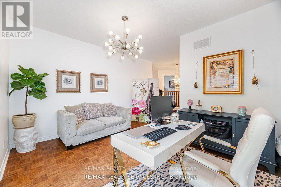 105 Sugarhill Drive, Brampton (Fletcher's Meadow), Ontario  L7A 3X3 - Photo 26 - W12472283