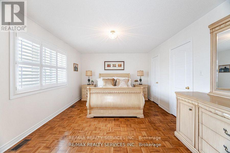 105 Sugarhill Drive, Brampton (Fletcher's Meadow), Ontario  L7A 3X3 - Photo 28 - W12472283