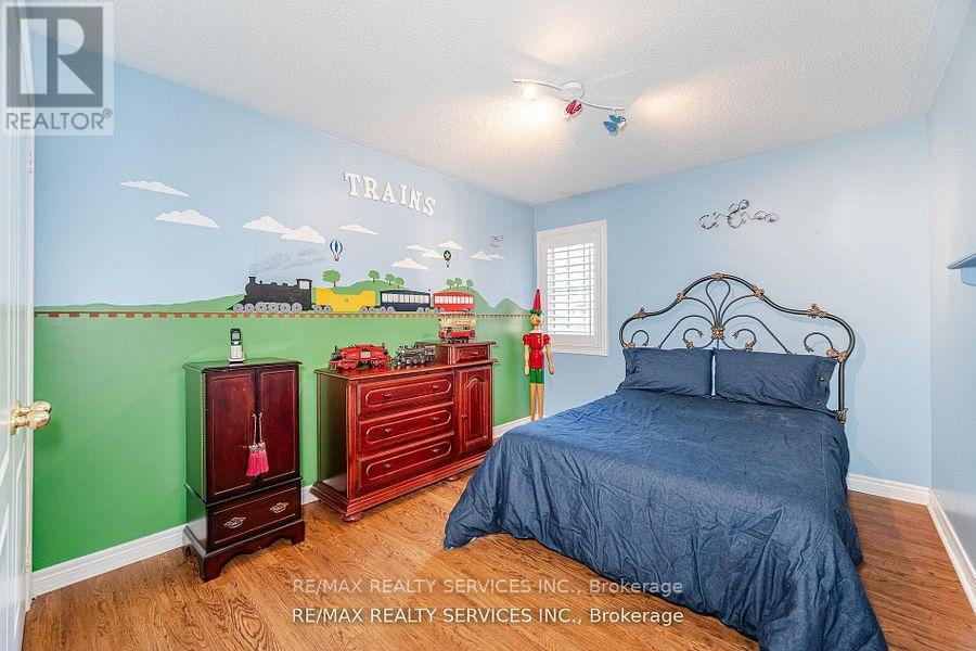 105 Sugarhill Drive, Brampton (Fletcher's Meadow), Ontario  L7A 3X3 - Photo 36 - W12472283