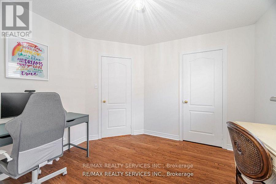 105 Sugarhill Drive, Brampton (Fletcher's Meadow), Ontario  L7A 3X3 - Photo 39 - W12472283