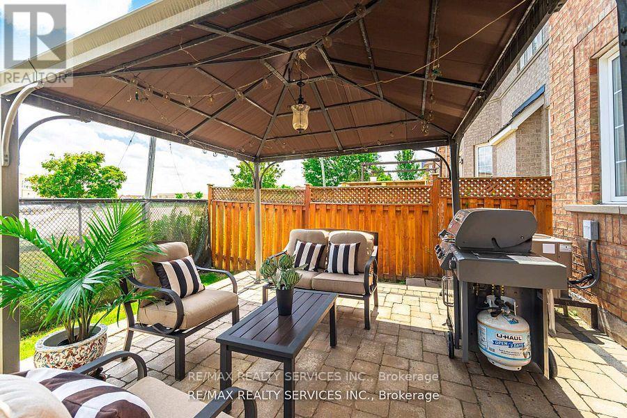 105 Sugarhill Drive, Brampton (Fletcher's Meadow), Ontario  L7A 3X3 - Photo 44 - W12472283