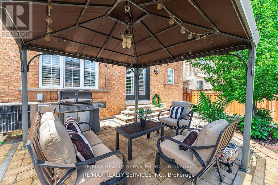 105 Sugarhill Drive, Brampton (Fletcher's Meadow), Ontario  L7A 3X3 - Photo 45 - W12472283