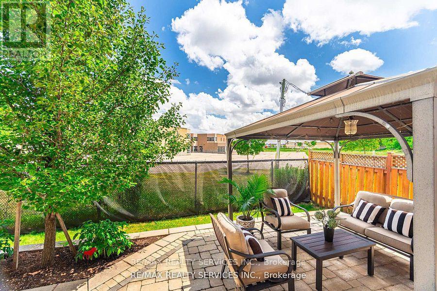105 Sugarhill Drive, Brampton (Fletcher's Meadow), Ontario  L7A 3X3 - Photo 46 - W12472283