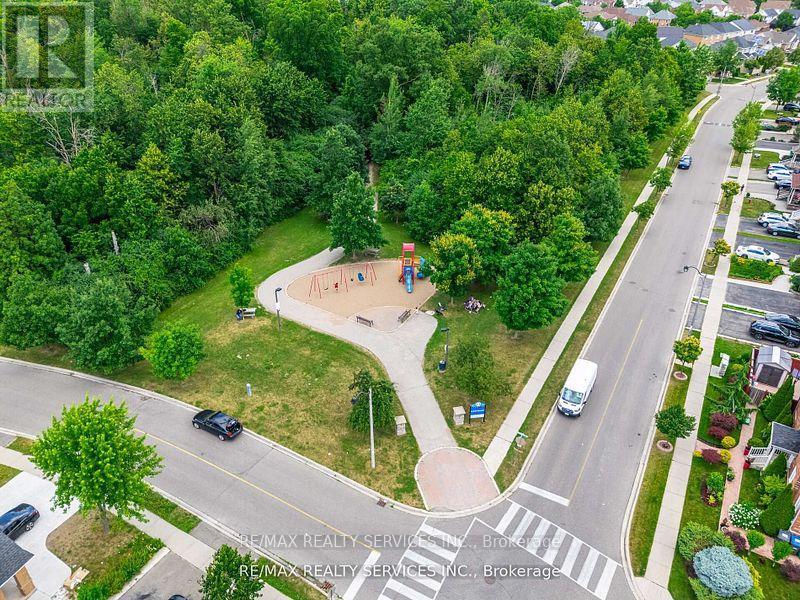 105 Sugarhill Drive, Brampton (Fletcher's Meadow), Ontario  L7A 3X3 - Photo 48 - W12472283