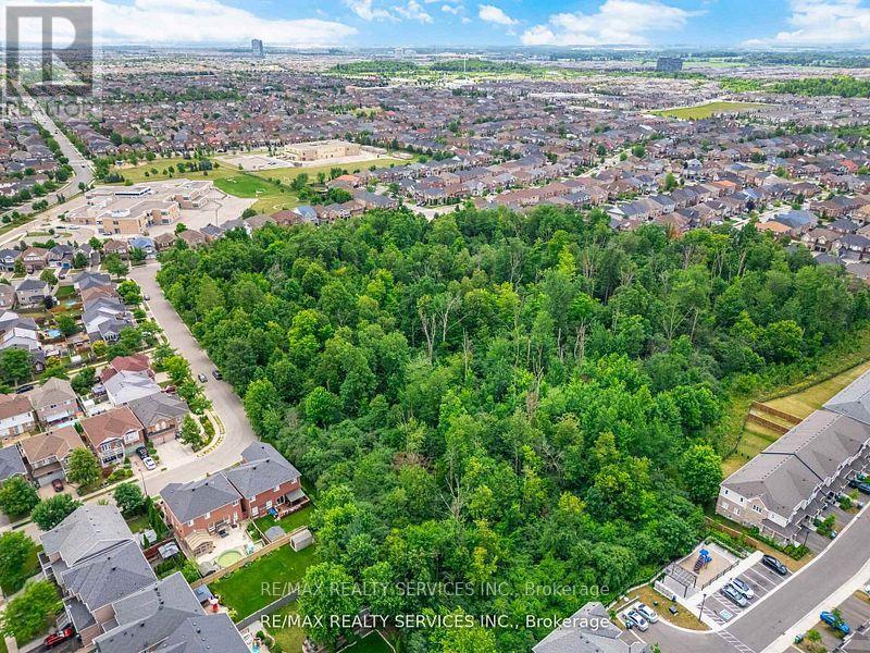 105 Sugarhill Drive, Brampton (Fletcher's Meadow), Ontario  L7A 3X3 - Photo 49 - W12472283